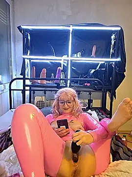 LunaXshade online show from January 9, 2026, 2:42 pm