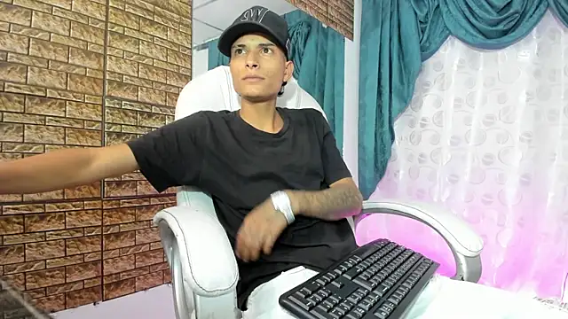 Snapshot of paul_booy chatting on October 24, 2025, 2:52 am paul booy online show from October 24, 2025, 2:52 am