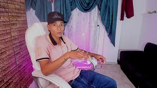 Snapshot of paul_booy chatting on October 28, 2025, 3:32 am paul booy online show from October 28, 2025, 3:32 am