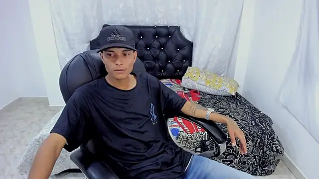 Snapshot of paul_booy chatting on October 29, 2025, 2:25 am paul booy online show from October 29, 2025, 2:25 am