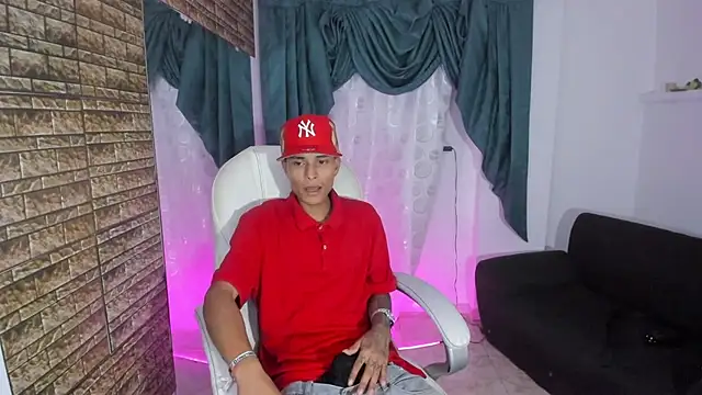 Snapshot of paul_booy chatting on October 31, 2025, 4:13 am paul booy online show from October 31, 2025, 4:13 am