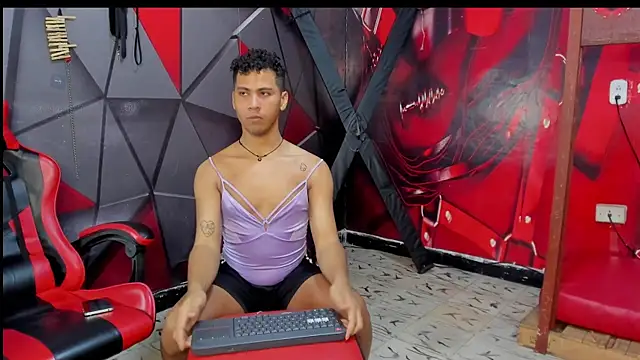 Raphael Latin online show from November 8, 2025, 4:01 am