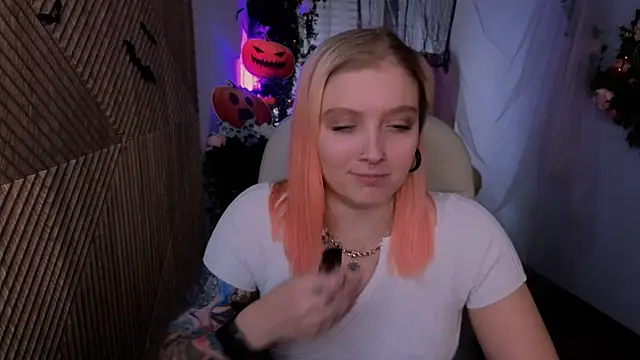 Snapshot of Kiki_shay chatting on October 28, 2025, 9:06 pm Kiki shay online show from October 28, 2025, 9:06 pm