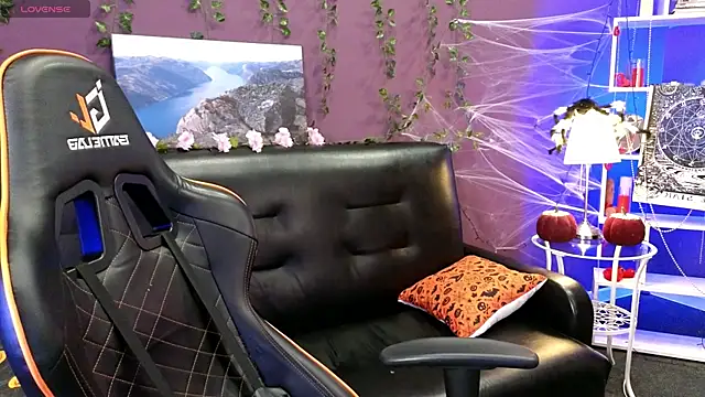 Mystery Mary online show from October 30, 2025, 10:49 am