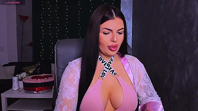 RheaLynn online show from November 24, 2025, 10:09 pm