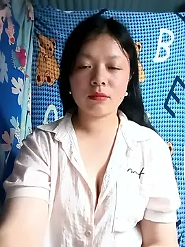 Snapshot of lisa-bae00 chatting on May 11, 2026, 2:45 pm lisa-bae00 online show from May 11, 2026, 2:45 pm