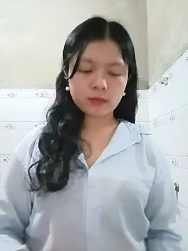 Snapshot of lisa-bae00 chatting on May 17, 2026, 12:23 pm lisa-bae00 online show from May 17, 2026, 12:23 pm