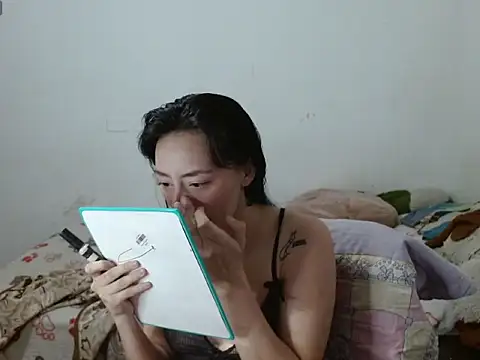 fresita streamer online show from November 14, 2025, 5:06 am