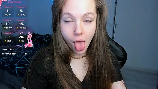 cute little Emily online show from November 5, 2025, 4:01 am