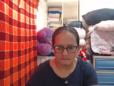 Kinkybela2025 online show from November 28, 2025, 11:18 pm