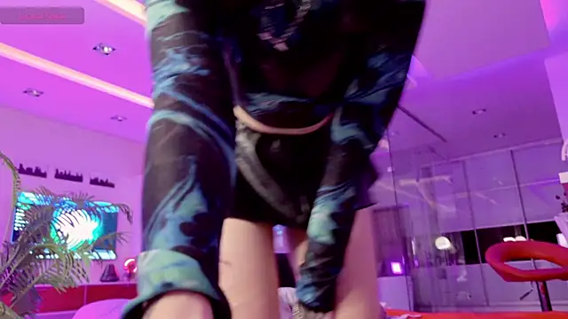 Snapshot of BasslineJunkie chatting on October 21, 2025, 7:47 pm BasslineJunkie online show from October 21, 2025, 7:47 pm