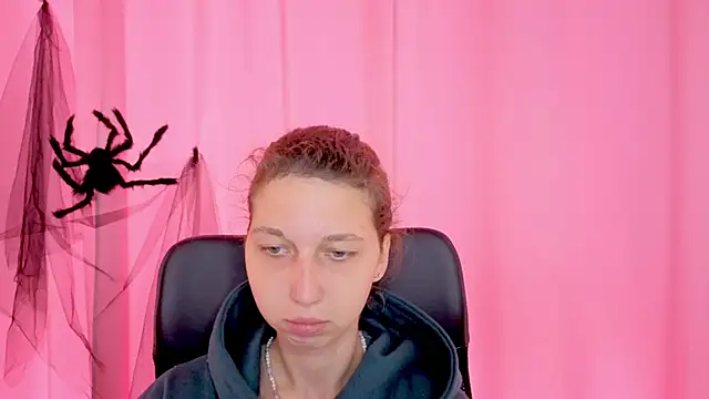 CuteEllii online show from November 12, 2025, 10:48 am