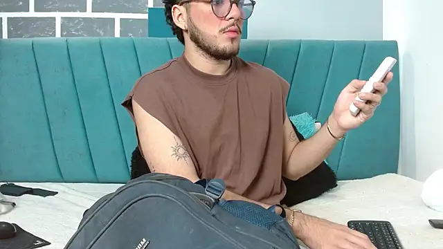 Zac Golden online show from December 20, 2025, 12:01 pm