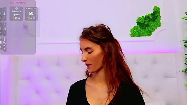 Snapshot of ElisaCharm chatting on February 2, 2026, 5:28 am ElisaCharm online show from February 2, 2026, 5:28 am