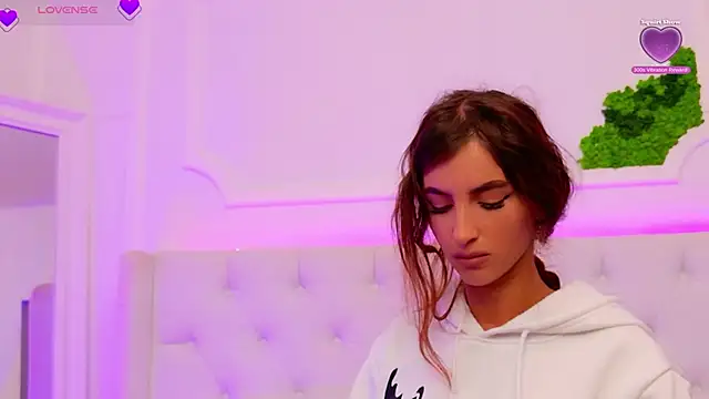 Snapshot of ElisaCharm chatting on April 15, 2026, 3:57 am ElisaCharm online show from April 15, 2026, 3:57 am