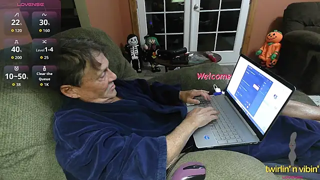 Snapshot of DoubleTrouble59 chatting on October 27, 2025, 4:27 am DoubleTrouble59 online show from October 27, 2025, 4:27 am