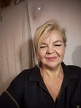 TiaBeauty9182 online show from October 24, 2025, 9:33 pm