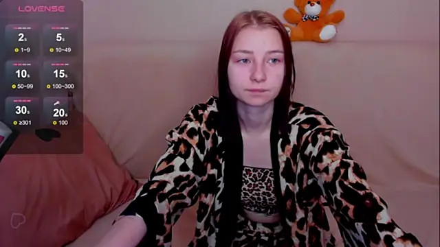 NaughtyBunny1  online show from October 31, 2025, 2:01 am