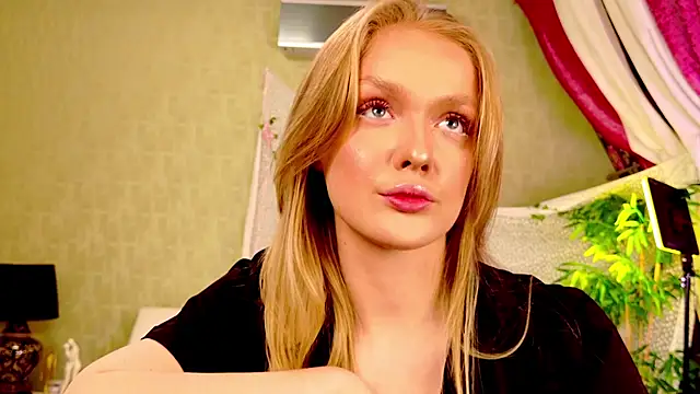 Slay Blonde online show from October 22, 2025, 5:08 am