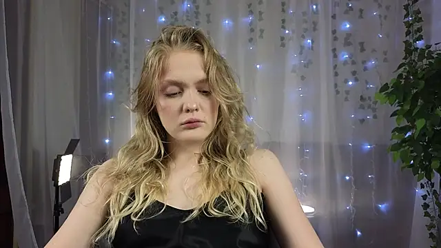 Slay Blonde online show from November 5, 2025, 6:02 am