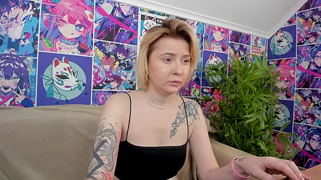 LaylaCookies online show from November 6, 2025, 7:09 am