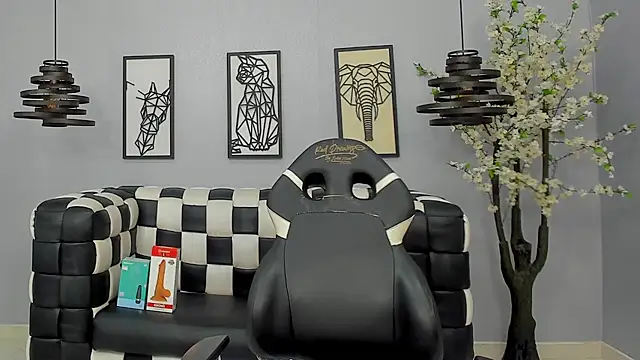 Bianca Millf online show from April 7, 2026, 3:51 am