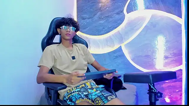 Snapshot of Sex_Boy_33_ chatting on October 25, 2025, 4:31 am Sex Boy 33 online show from October 25, 2025, 4:31 am