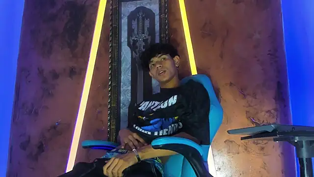 Snapshot of Sex_Boy_33_ chatting on October 31, 2025, 4:35 am Sex Boy 33 online show from October 31, 2025, 4:35 am