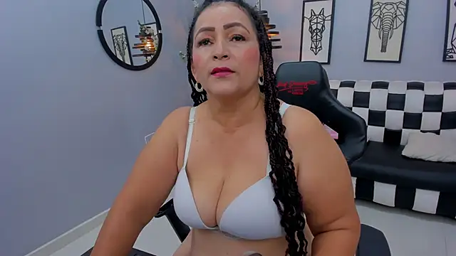 Snapshot of Elena_Milff chatting on October 24, 2025, 7:21 pm Elena Milff online show from October 24, 2025, 7:21 pm