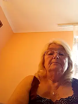 AmyLove353 online show from October 28, 2025, 12:30 pm