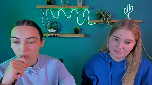 Snapshot of kira_light__ chatting on October 22, 2025, 9:20 am kira light online show from October 22, 2025, 9:20 am