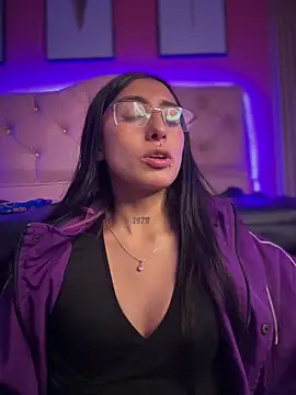 Violeet-Smith online show from October 21, 2025, 2:29 pm