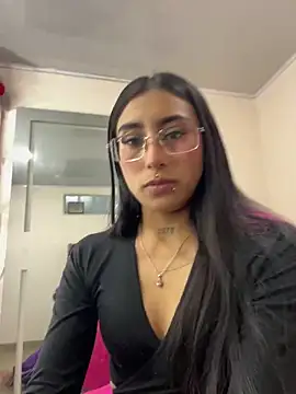 Violeet-Smith online show from October 22, 2025, 8:41 pm