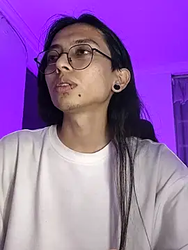 Snapshot of _Astrea_ chatting on February 5, 2026, 8:24 pm Astrea online show from February 5, 2026, 8:24 pm