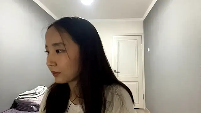 Snapshot of LiaPilksi chatting on October 22, 2025, 6:51 pm LiaPilksi online show from October 22, 2025, 6:51 pm