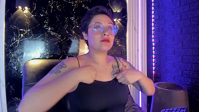 Juliexxxtasy online show from October 28, 2025, 7:27 pm