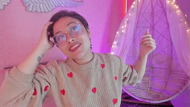 Juliexxxtasy online show from November 1, 2025, 11:45 am