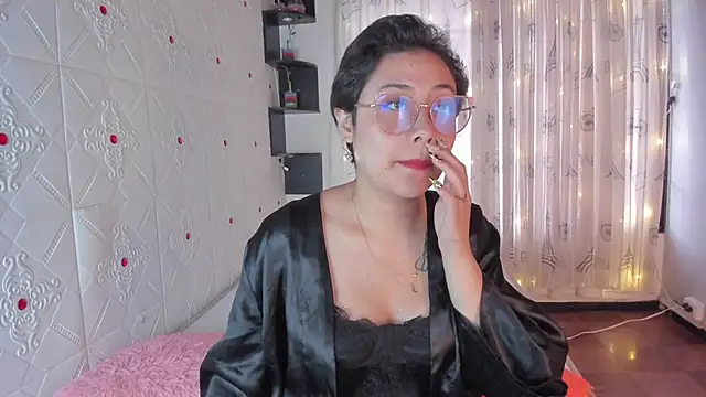 Juliexxxtasy online show from November 3, 2025, 11:44 am