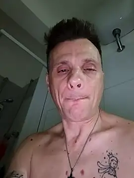 Snapshot of OffshoreCenterline3 chatting on October 22, 2025, 2:01 am OffshoreCenterline3 online show from October 22, 2025, 2:01 am