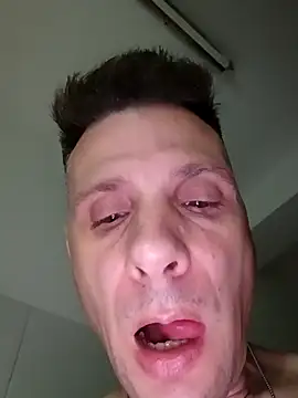 Snapshot of OffshoreCenterline3 chatting on November 5, 2025, 2:22 am OffshoreCenterline3 online show from November 5, 2025, 2:22 am