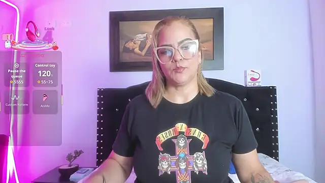 elena vega online show from October 24, 2025, 2:19 am