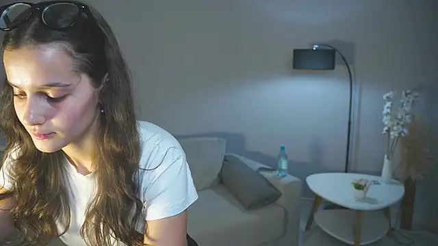 MelanieDegner online show from October 24, 2025, 10:44 am