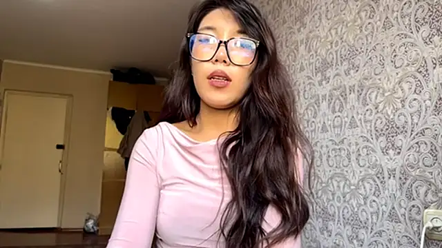 EsterCassius online show from October 24, 2025, 8:11 am