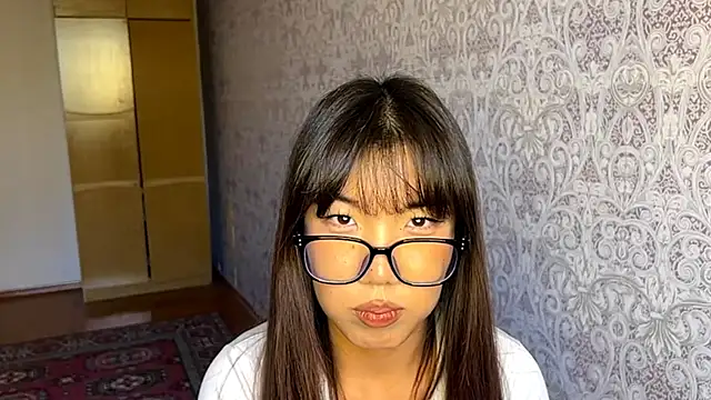 EsterCassius online show from October 30, 2025, 8:49 am