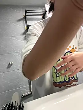 LLLauren 999 online show from October 31, 2025, 2:29 pm