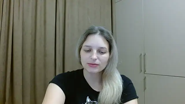 ElisSky301 online show from November 27, 2025, 9:39 pm