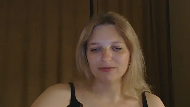ElisSky301 online show from June 5, 2026, 9:42 pm