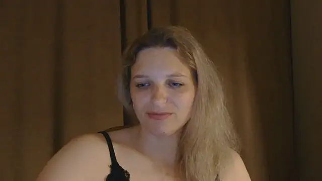ElisSky301 online show from June 6, 2026, 8:24 pm