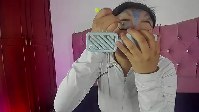 Sara Moon 18 online show from October 30, 2025, 8:09 pm