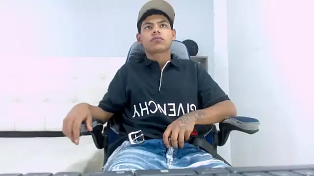 Yordi Alpha online show from October 24, 2025, 7:43 pm